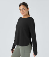 Round Neck Raglan Sleeve Thumb Hole Curved Hem Hiking Sports Top
